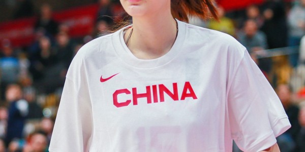 12分5篮板！媒体人：韩旭如果不打挡拆 她的作用是发挥不出来的