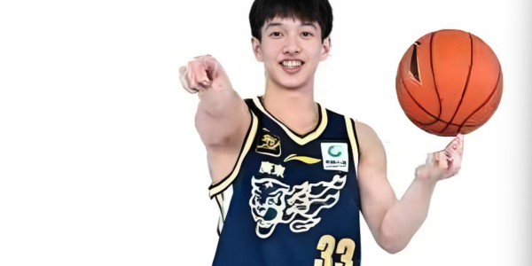 必发指数-温馨！杜锋亲自给19岁小将开小灶，希望他给徐杰分担压力