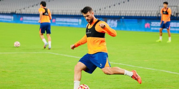 直击泰山队22人训练，主力缺席已成定局，韩鹏相信球员的能力